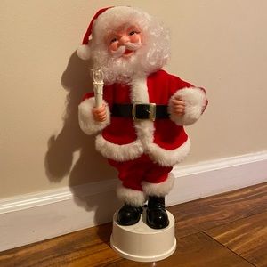 Rennoc Animations vintage Santa figurine moves and candle lights up